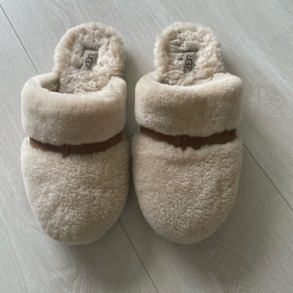 UGG Tan and Cream Fuzzy Slippers | Size 10